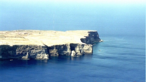 All'estremit occidentale, la scogliera pi alta di Lampedusa