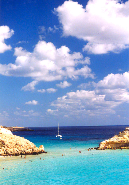 Le immagini della Spiaggia dei Conigli e dell'Isola dei Conigli a Lampedusa