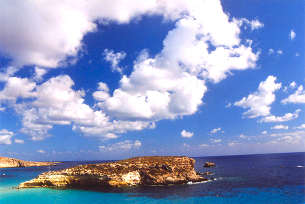 Le immagini della Spiaggia dei Conigli e dell'Isola dei Conigli a Lampedusa