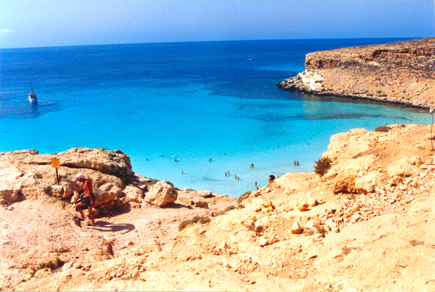 Le immagini della Spiaggia dei Conigli e dell'Isola dei Conigli a Lampedusa