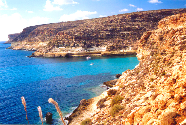 Le immagini della Spiaggia dei Conigli e dell'Isola dei Conigli a Lampedusa