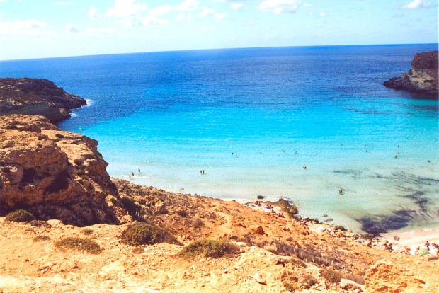 Le immagini della Spiaggia dei Conigli e dell'Isola dei Conigli a Lampedusa