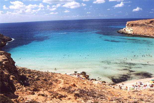 Le immagini della Spiaggia dei Conigli e dell'Isola dei Conigli a Lampedusa